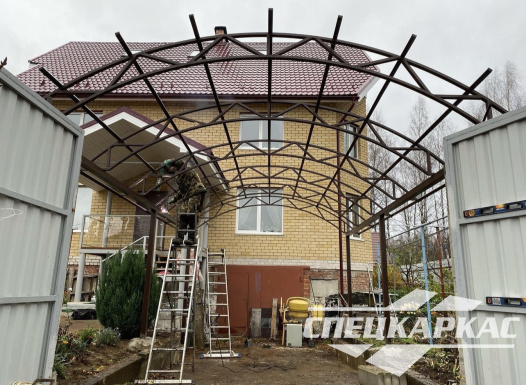 Навес из поликарбоната над парковкой автомобиля перед гаражом №73 - фото 1683