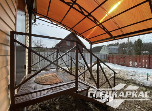 Навес из поликарбонта к дому | Примыкающий навес из поликарбоната над входом в дом №41 - фото 1375